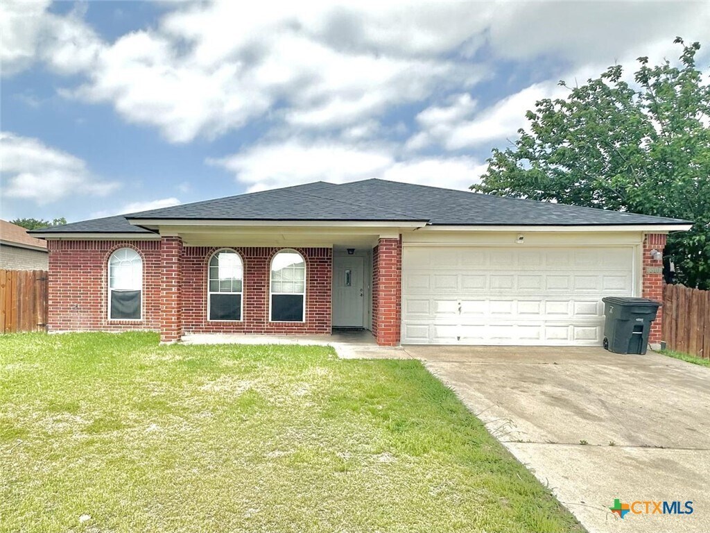 Primary Photo - 3501 Huntsman Cir