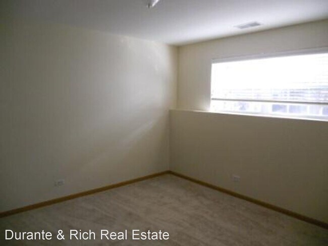 Building Photo - 2 br, 2.5 bath House - 1064 Chadwick Drive