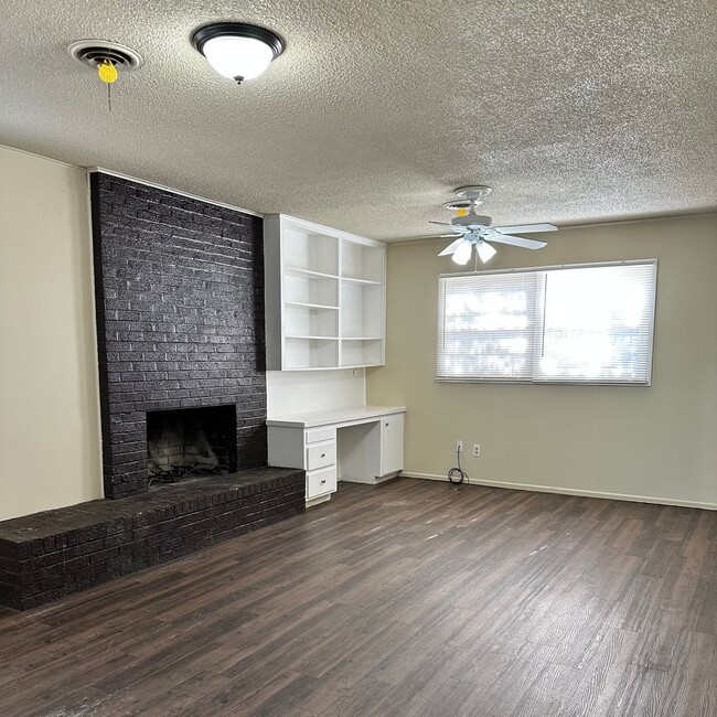 Foto del edificio - Pre-Leasing for July 2025! - 3 Bedroom 2 B...