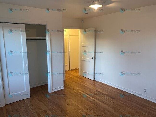 Building Photo - 1/2 Month Free!!! Cozy one bedroom one bathroom duplex located off of Keystone and Seventh Street...