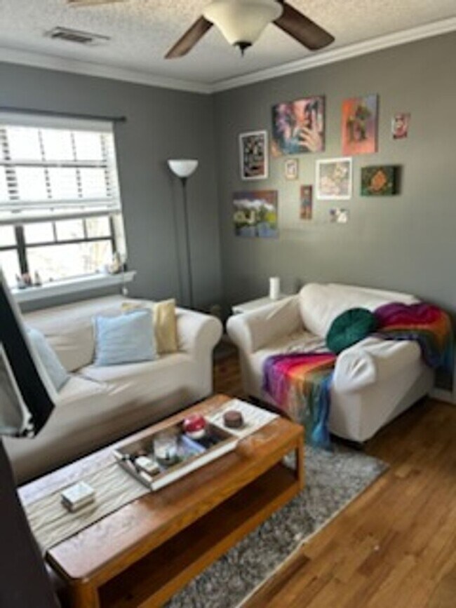 Foto del edificio - 2 bedroom 2 bath upstairs condo $1,100 per month