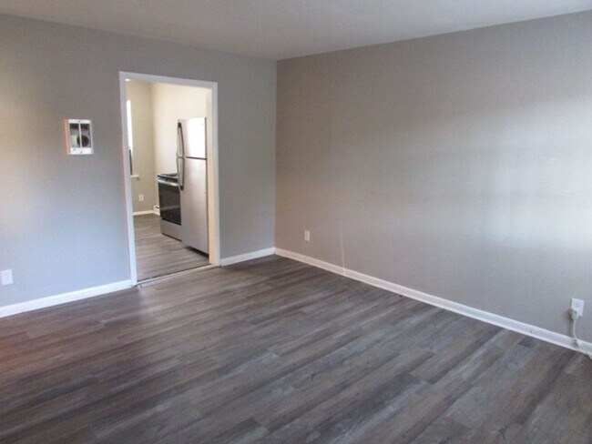 Foto del edificio - Comfortable 2BD/1BA Apartment with Washer/Dryer Hookups