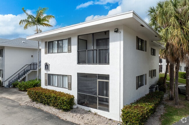 Building Photo - Marina Oaks