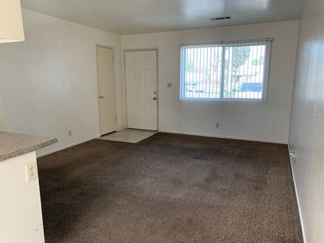 Building Photo - Corner unit available in Armona!