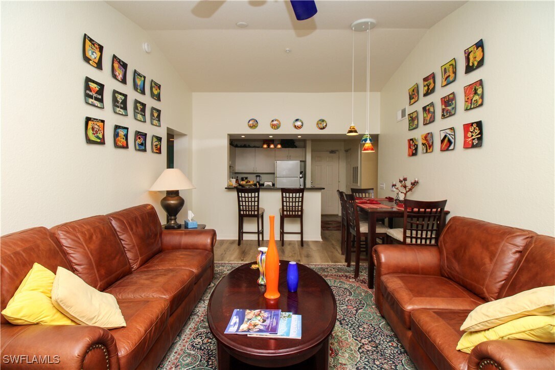 Foto del edificio - 8287 Key Royal Ln