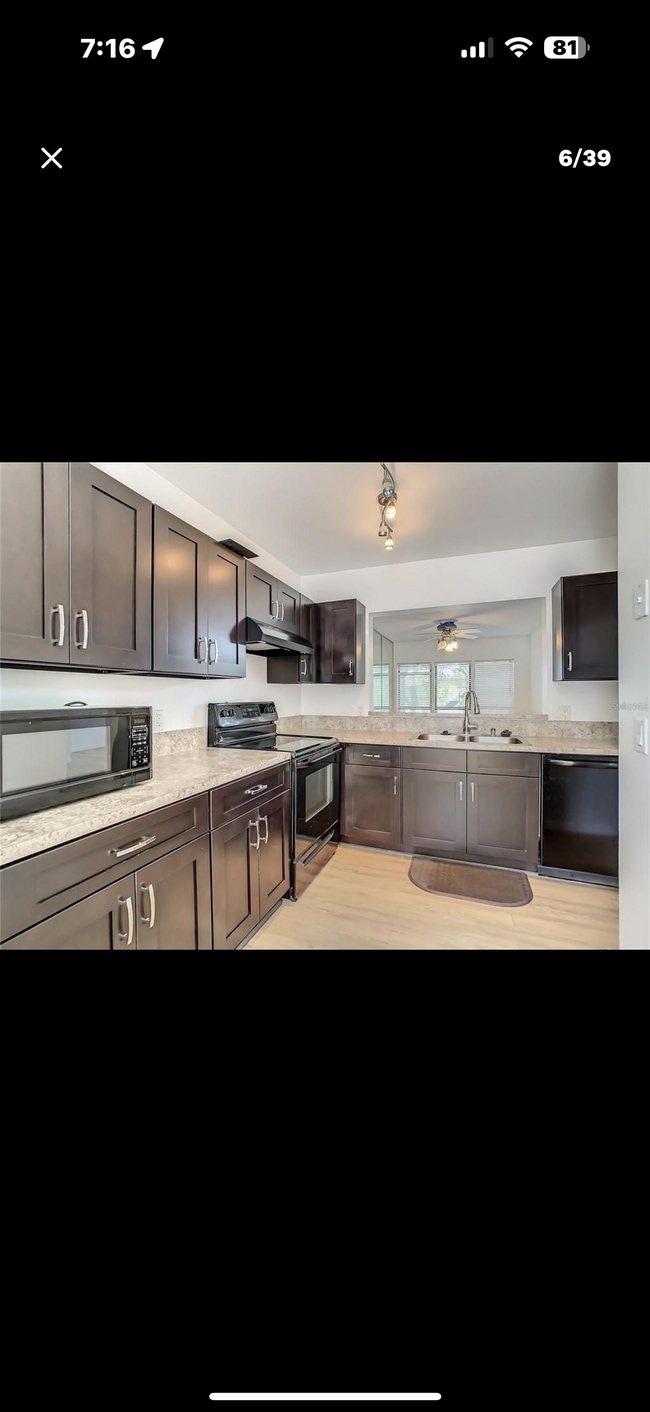 Building Photo - 2216 Stonington Ave