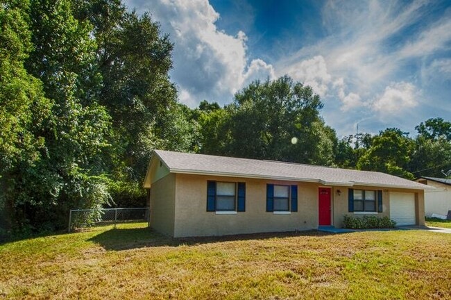 Building Photo - 330 Dogwood Ave