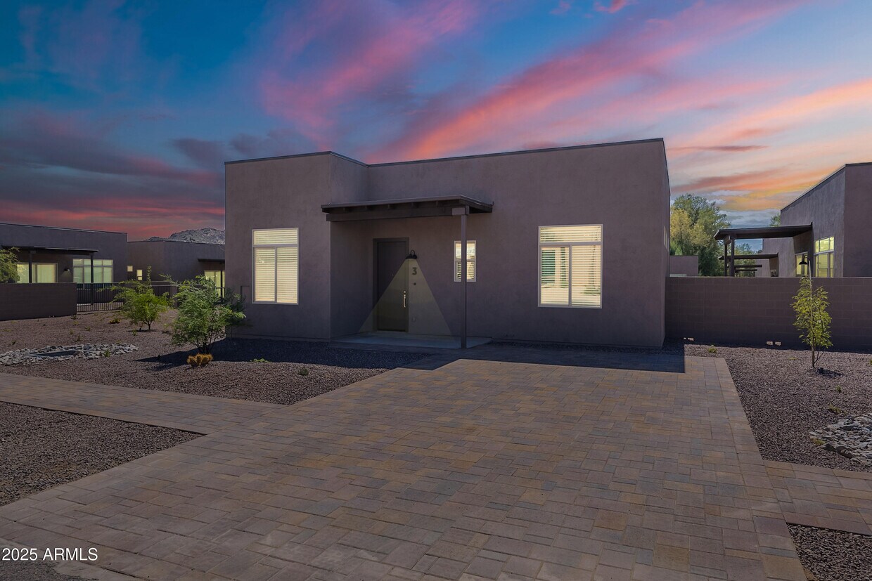 Foto principal - 6041 E Valley Way