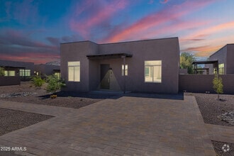 Building Photo - 6041 E Valley Way