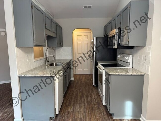 Building Photo - Ranch Home in Charlotte