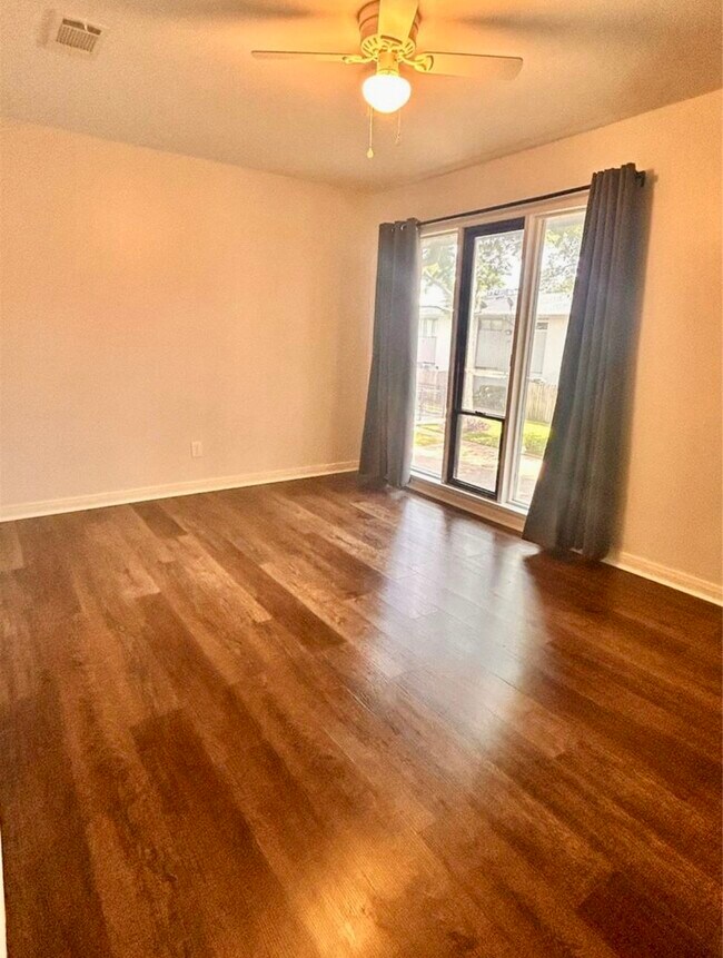 Foto del edificio - 909 Silber Rd