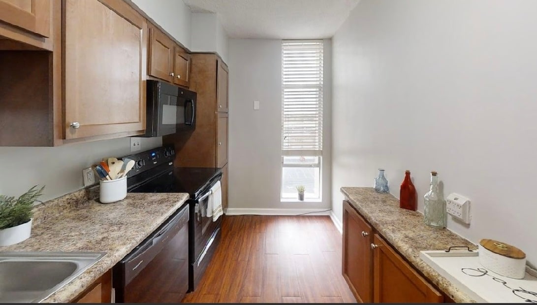 Primary Photo - 1101 N Elm St