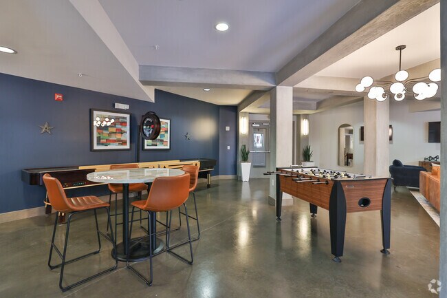 Casa club - 400 Rhett