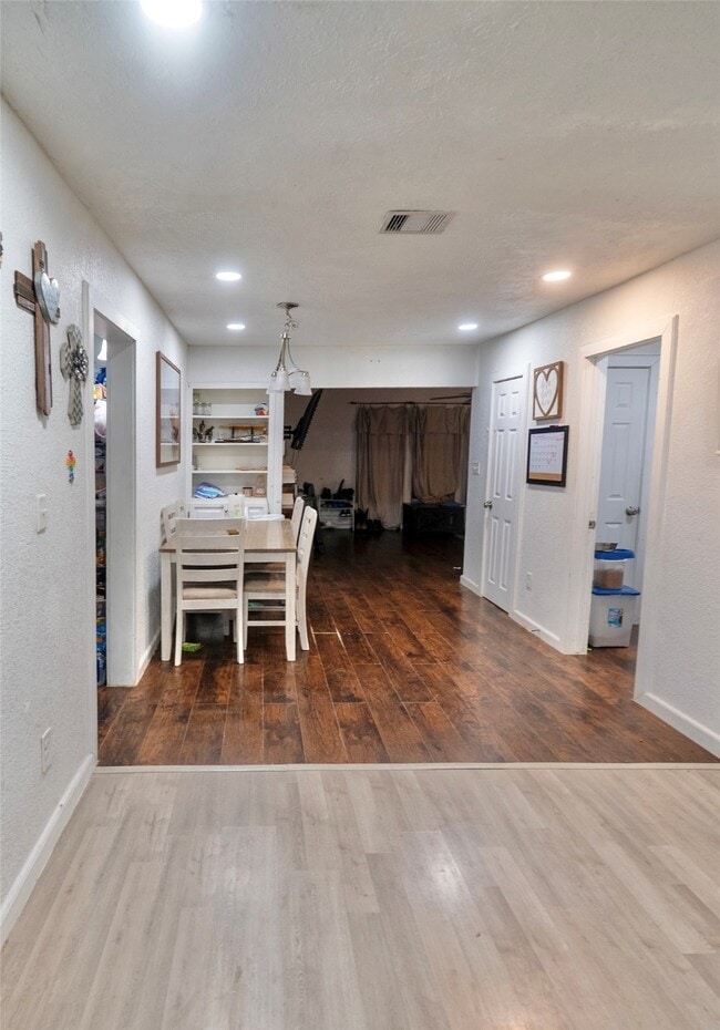 Foto del edificio - 508 Clear Lake Rd