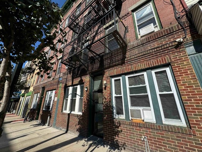 Building Photo - 1513 Summit Ave