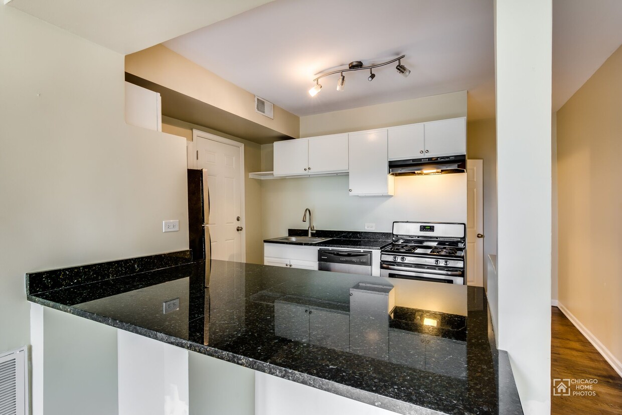 Foto principal - 3240 N Clark St