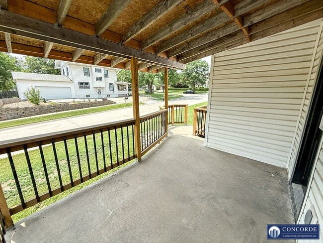 Building Photo - 3210 S 48th St