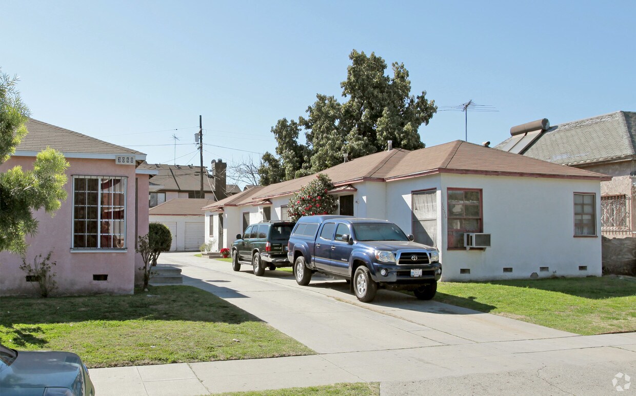Primary Photo - 3056-3060 E 60th Pl