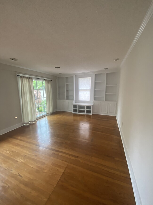 Wall of bookcase shelves in living room - 6245 Esplanade Ave