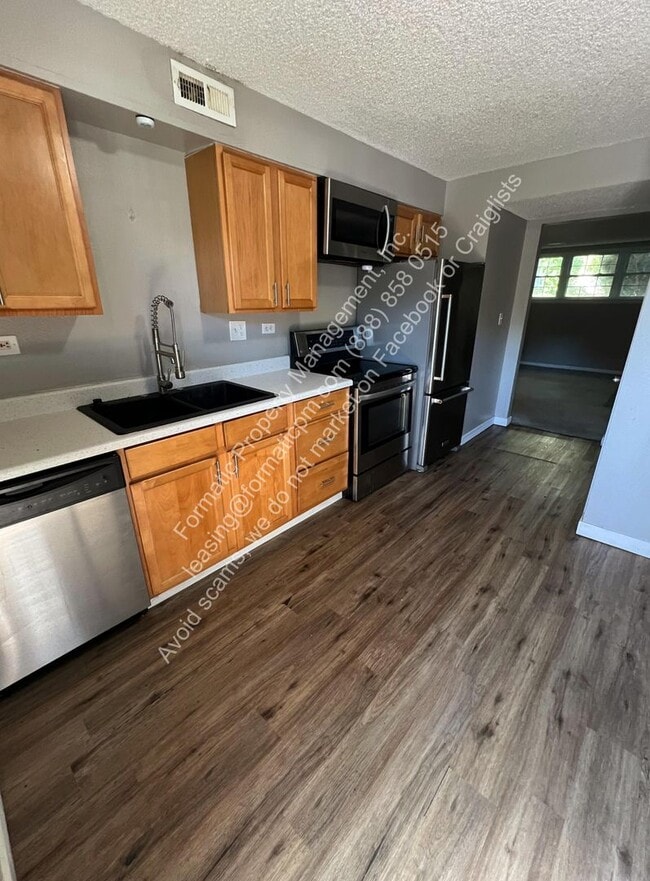 Building Photo - Cat-Friendly Condo with Community Pool and Gated Parking