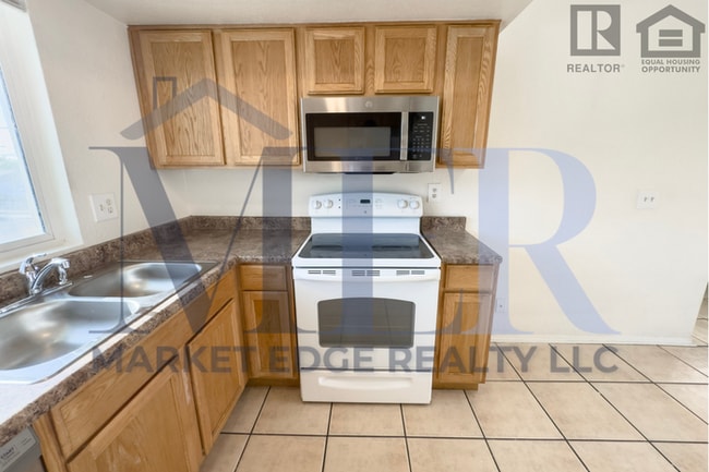 2Bed/2Bath Apartment at Peoria Ave/19th Ave! Ready for Immediate Move-In! -- All Tile Flooring! - 2Bed/2Bath Apartment at Peoria Ave/19th Ave! Ready for Immediate Move-In! -- All Tile Flooring!
