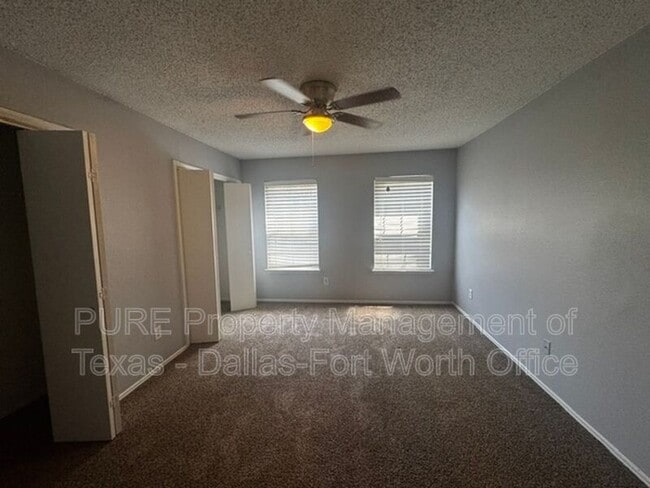 Building Photo - 4004 W Pioneer Dr