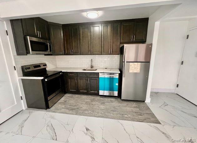 Foto del edificio - 6113 Utopia Pkwy