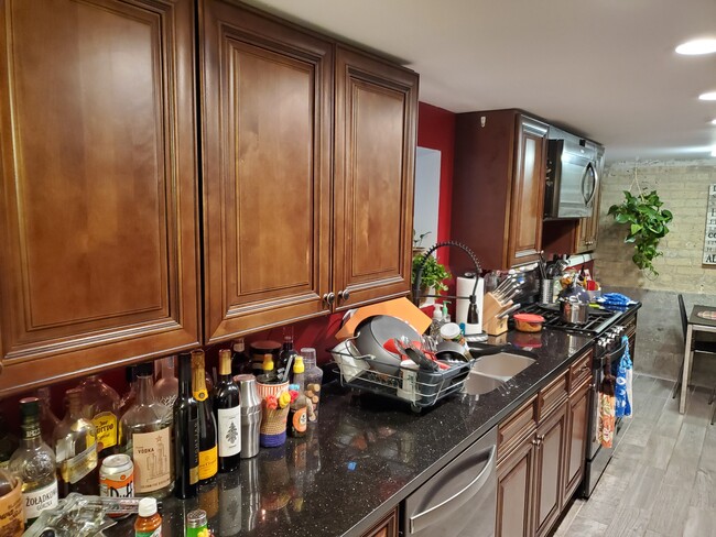 Full Kitchen - 2044 W Birchwood Ave