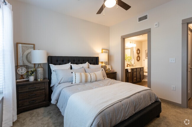 2BR, 2BA - 1,026 SF - Windmill Ranch Apartments