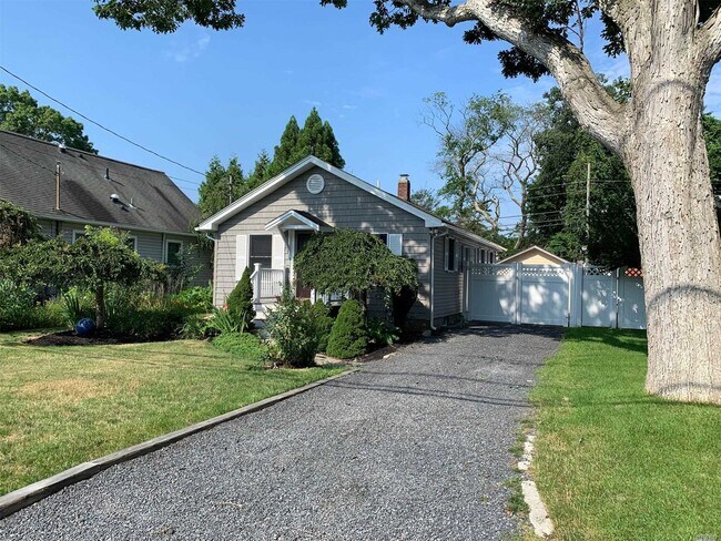 Building Photo - 220 Seville Blvd