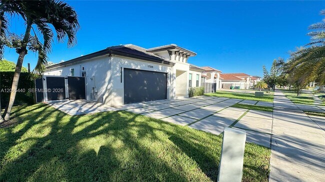 Building Photo - 17320 SW 92nd Ct