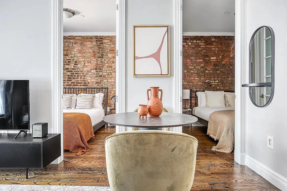 Foto principal - 345 E 5th St
