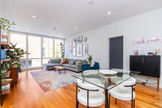 Foto del edificio - 533 E 2nd St