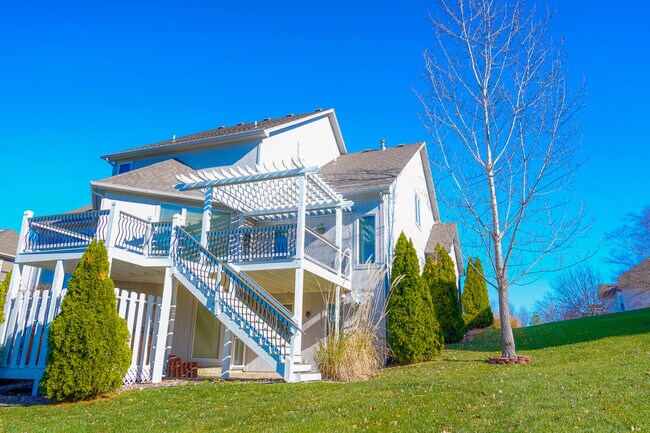 Foto del edificio - 6308 N Cypress Ave