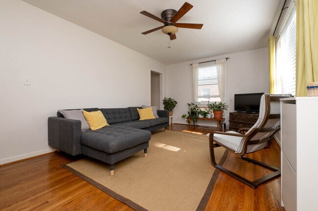 Building Photo - 2109 Geneiva Dr