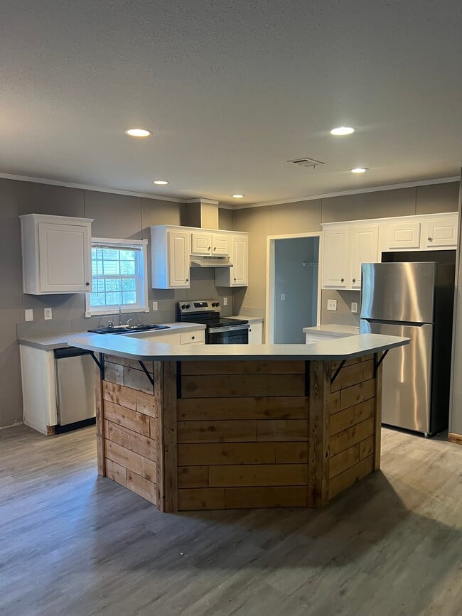 Building Photo - 477 Windwood Dr