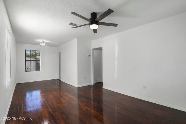 Foto del edificio - 5246 Sunderland Rd