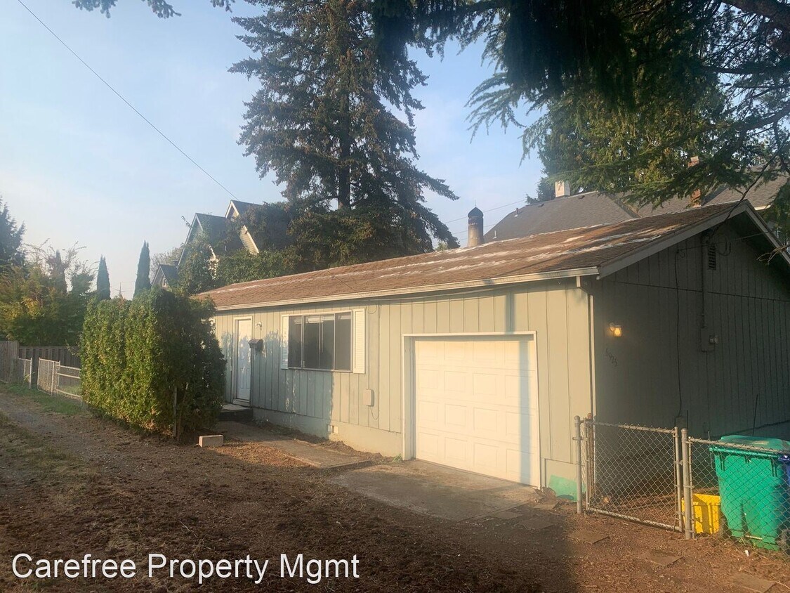 3 br, 2 bath House 6925 N FISKE AVE House Rental in Portland, OR