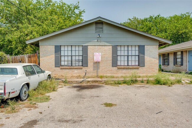 Foto del edificio - 838 N Meadows Dr