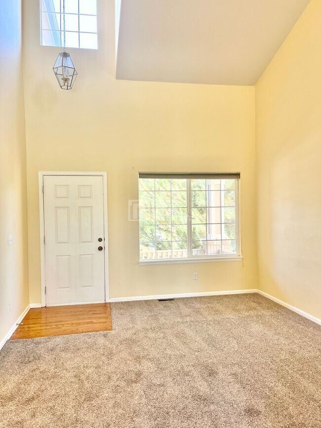 Foto del edificio - 17273 E Lake Dr