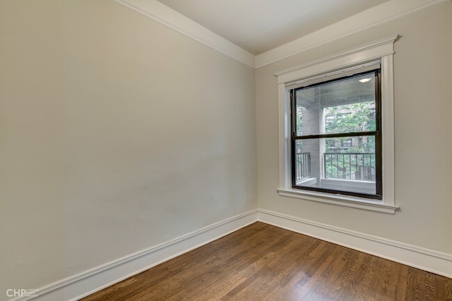 Building Photo - 852 W Lill Ave