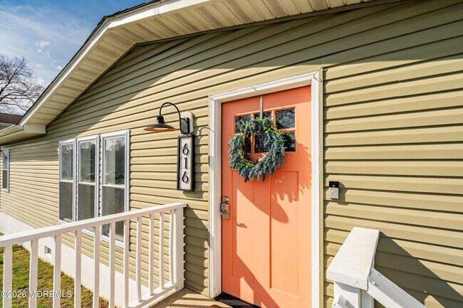 Foto del edificio - 616 Newport Ave