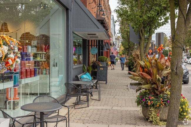 Spend the day shopping and eating, with a variety of walkable shops and eateries in Sylvania.