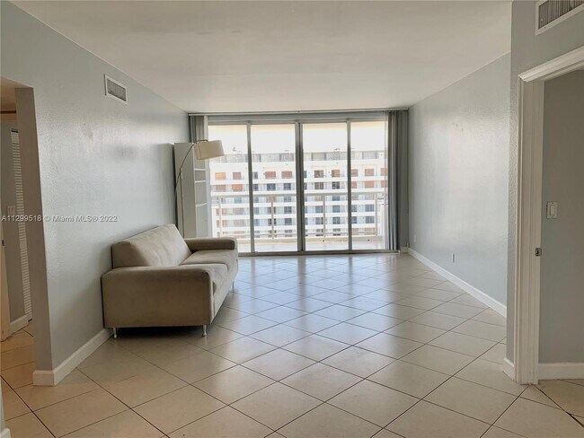 Foto del edificio - 5600 Collins Ave