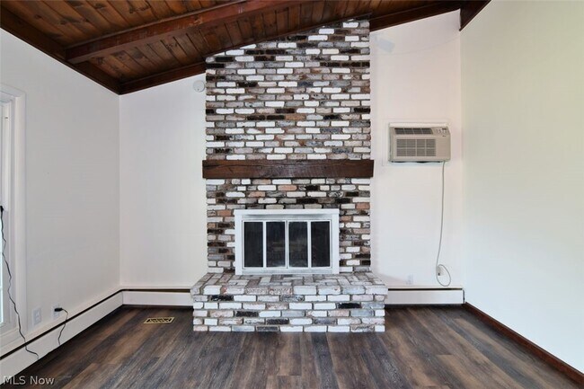 Building Photo - 381 Hickory Hill Rd