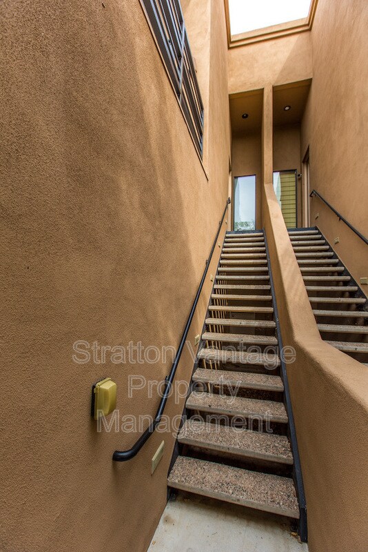 Foto del edificio - 920 E Mitchell Dr