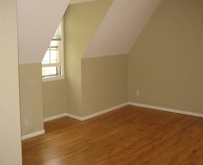 Building Photo - 2118 Pillsbury Ave S