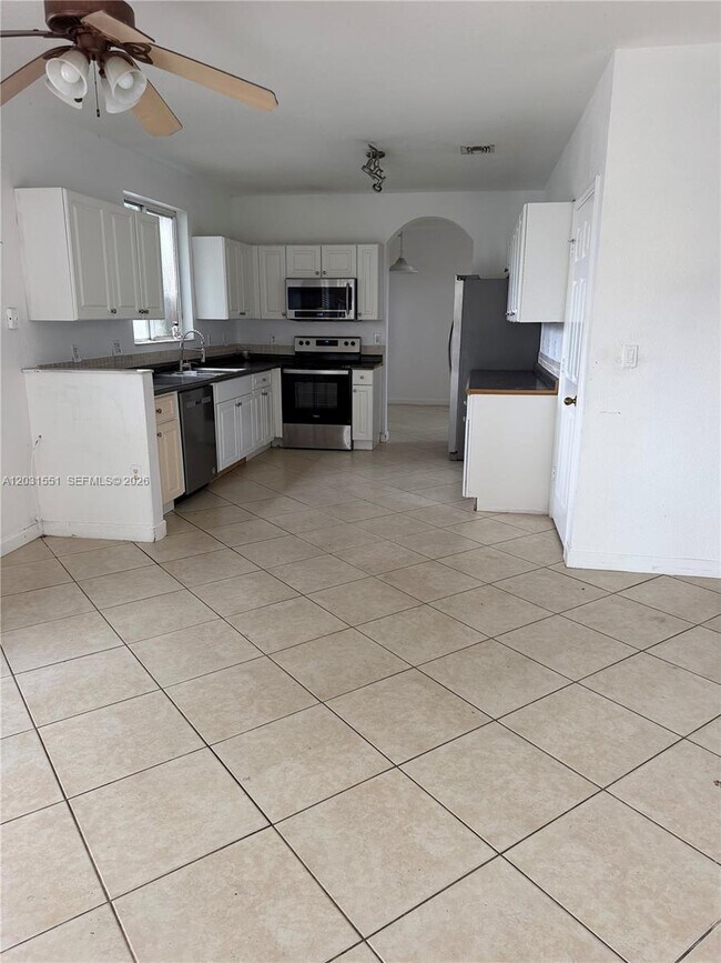 Foto del edificio - 3581 NE 11th Dr
