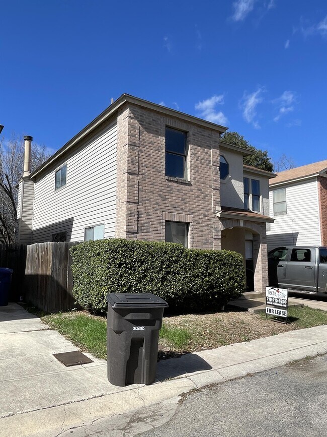 Building Photo - 8911 Kenton Briar