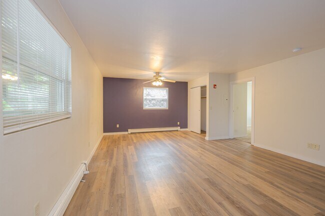 Building Photo - 836 Vine Ave